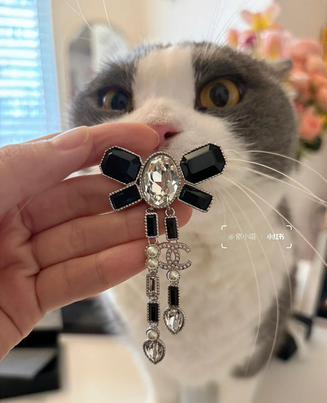 18K Chanel Bow Tie Crystals Brooch