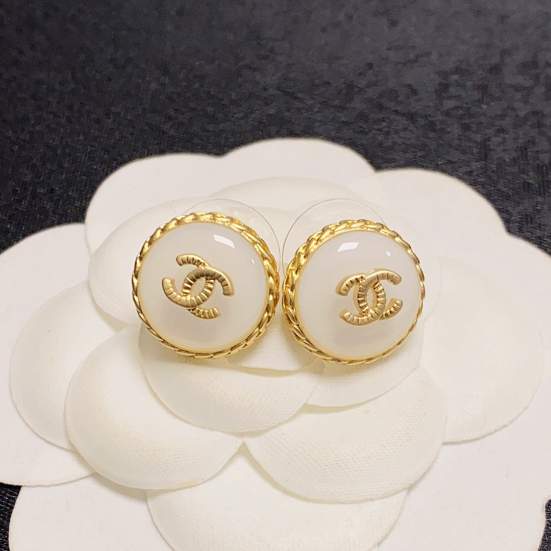 18K Chanel Pearl Vintage Earrings