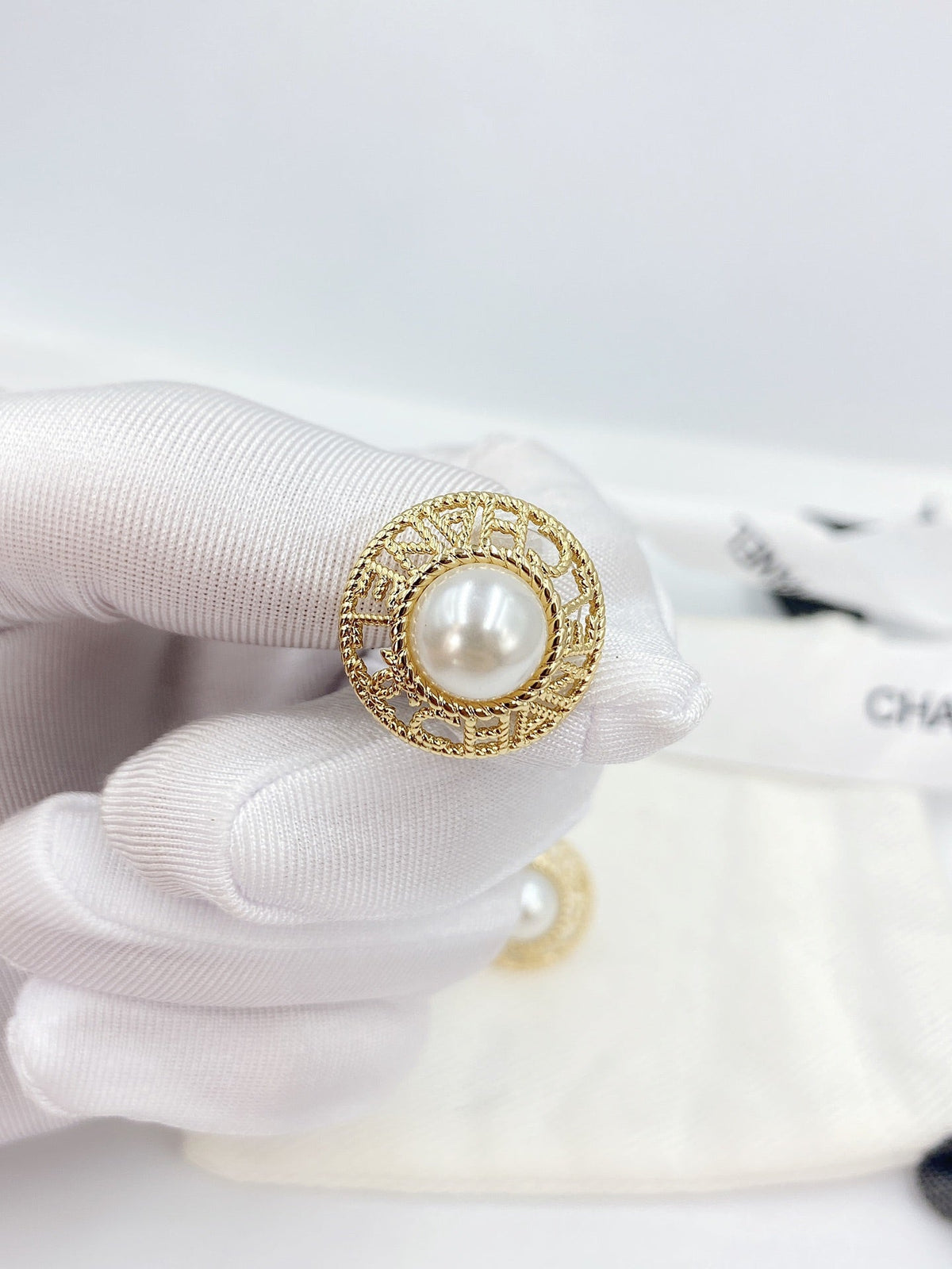 18K Chanel Pearl Round Earrings
