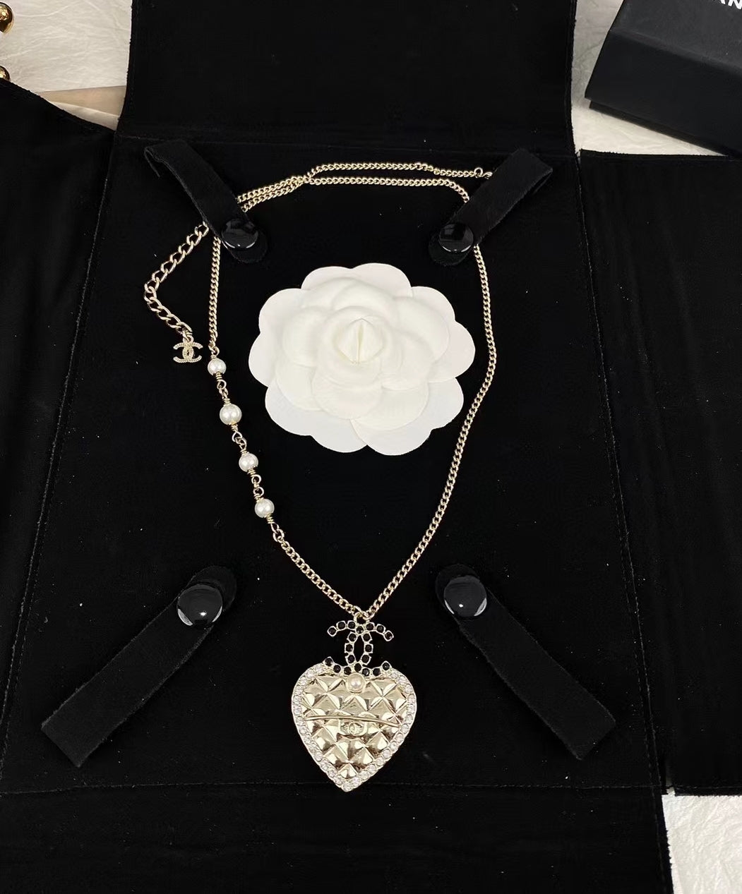 18K Chanel Heart Necklace