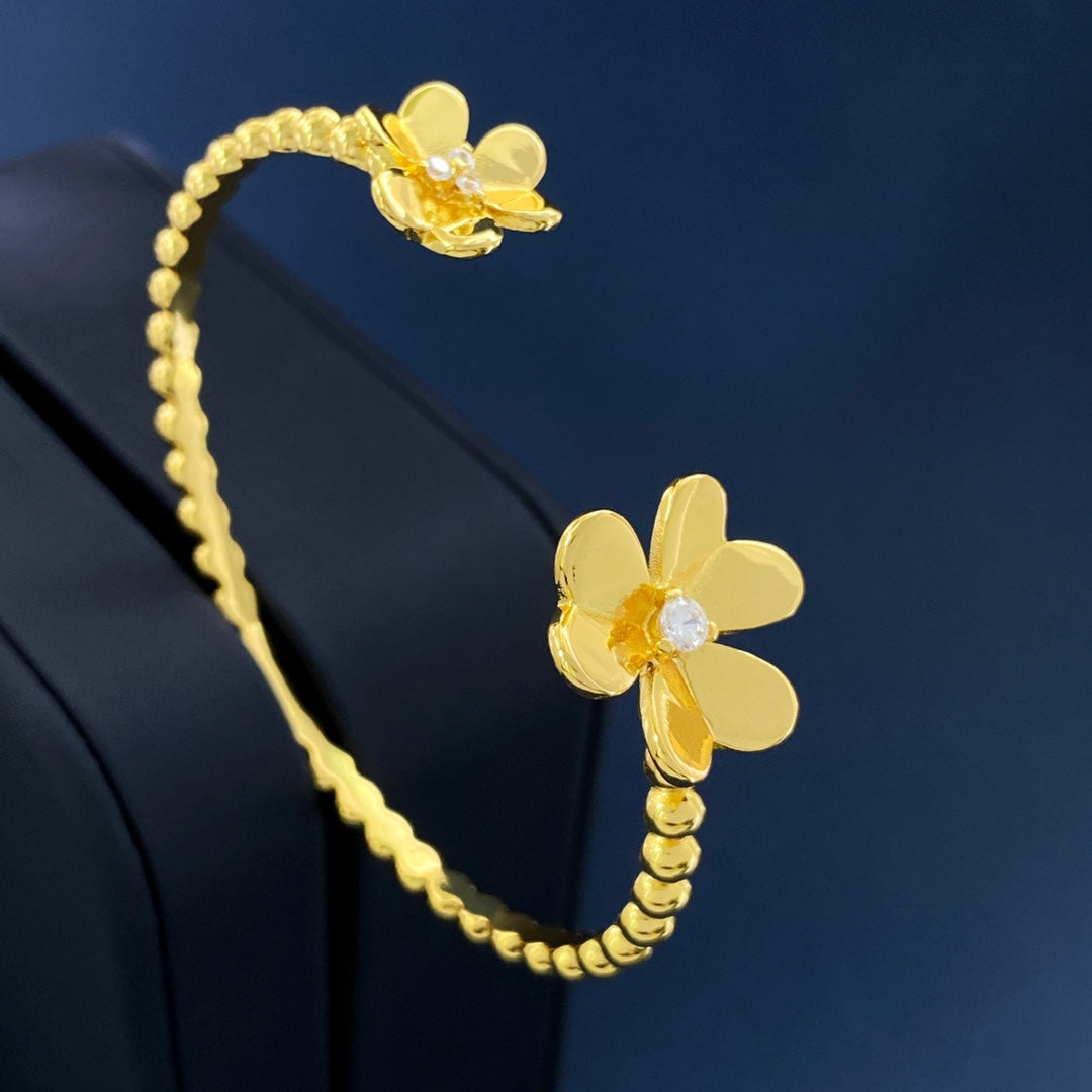 18K Van Cleef & Arpels Frivole Open Bracelet