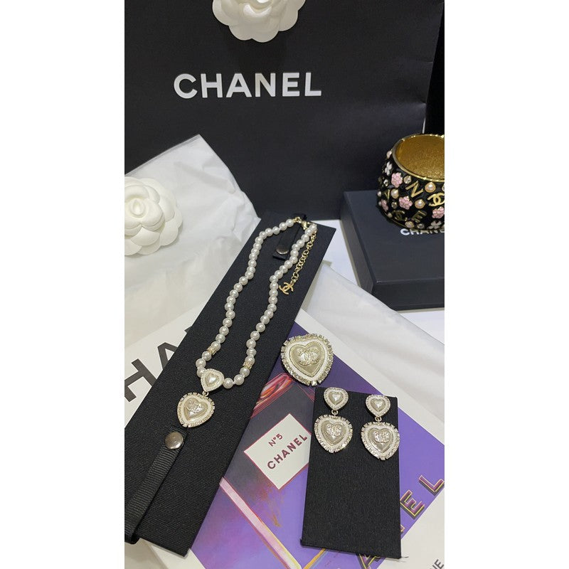 18K Chanel 24A Pearl Necklace
