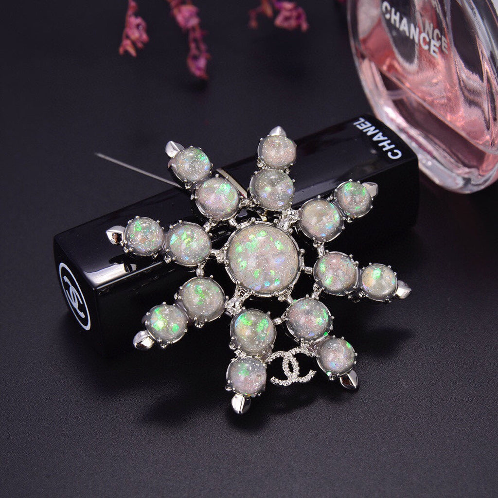 18K Chanel Flower Crystals Brooch