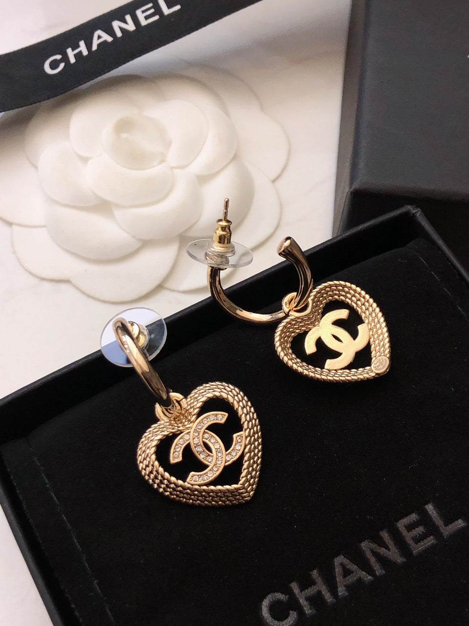 18K Chanel Heart Strass Earrings