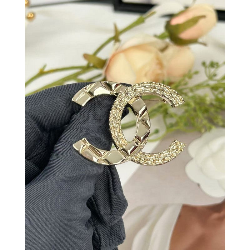 18K Chanel Gold Brooch