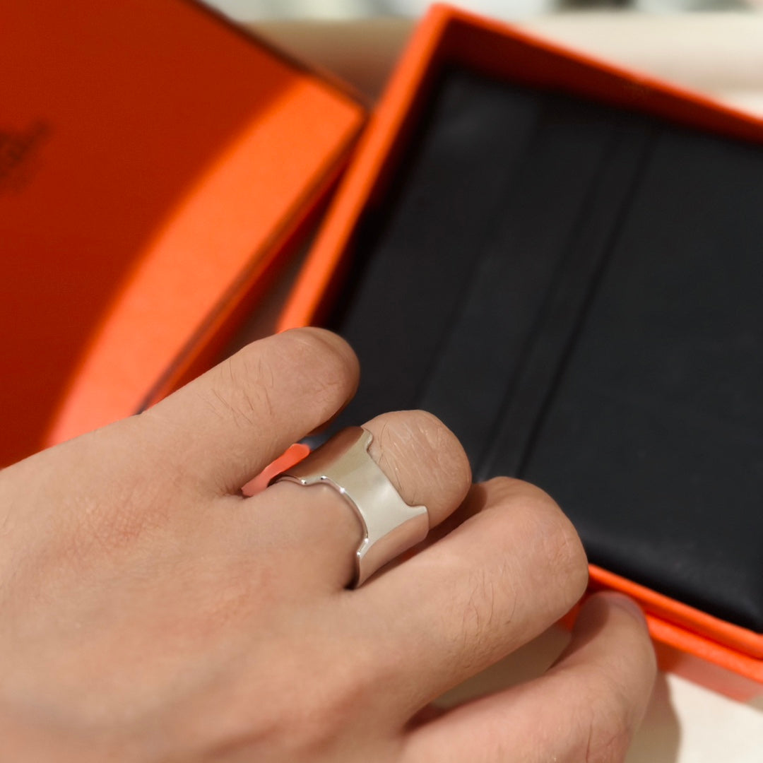 18K Amazone Large Hermès Ring