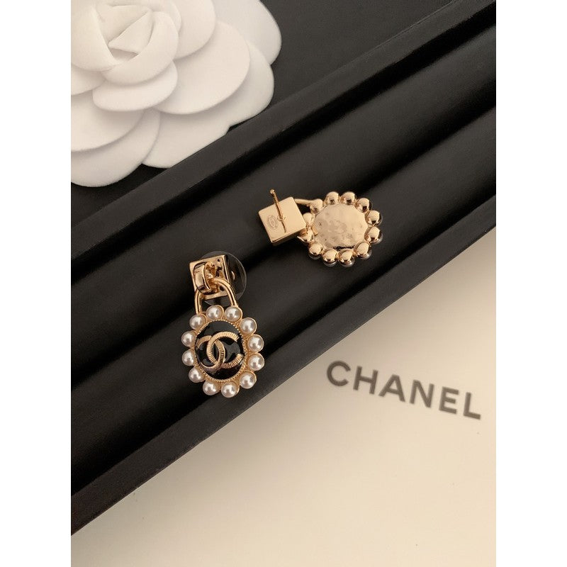 18K Chanel Pearl Earrings