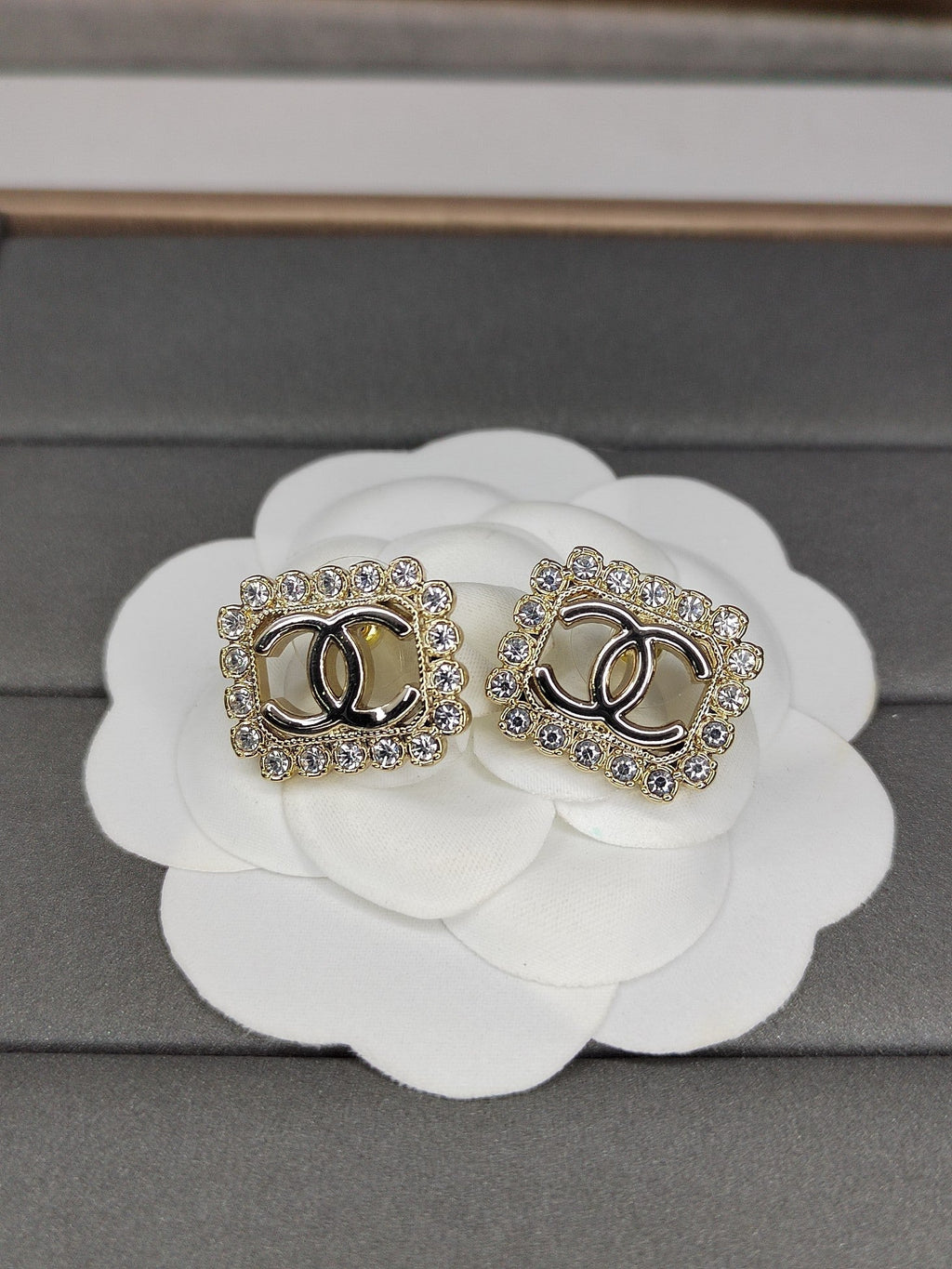 18K Chanel Diamonds Earrings