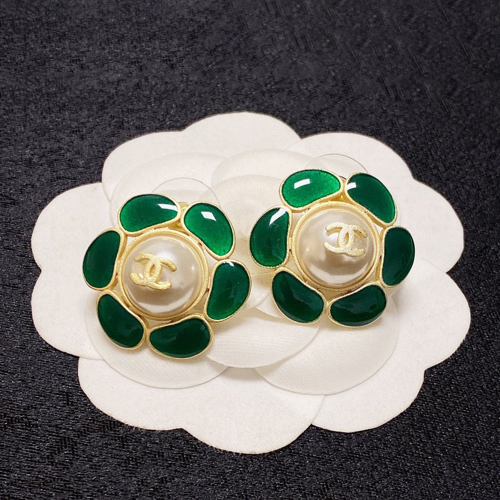 18K Chanel Emerald Petals Earrings