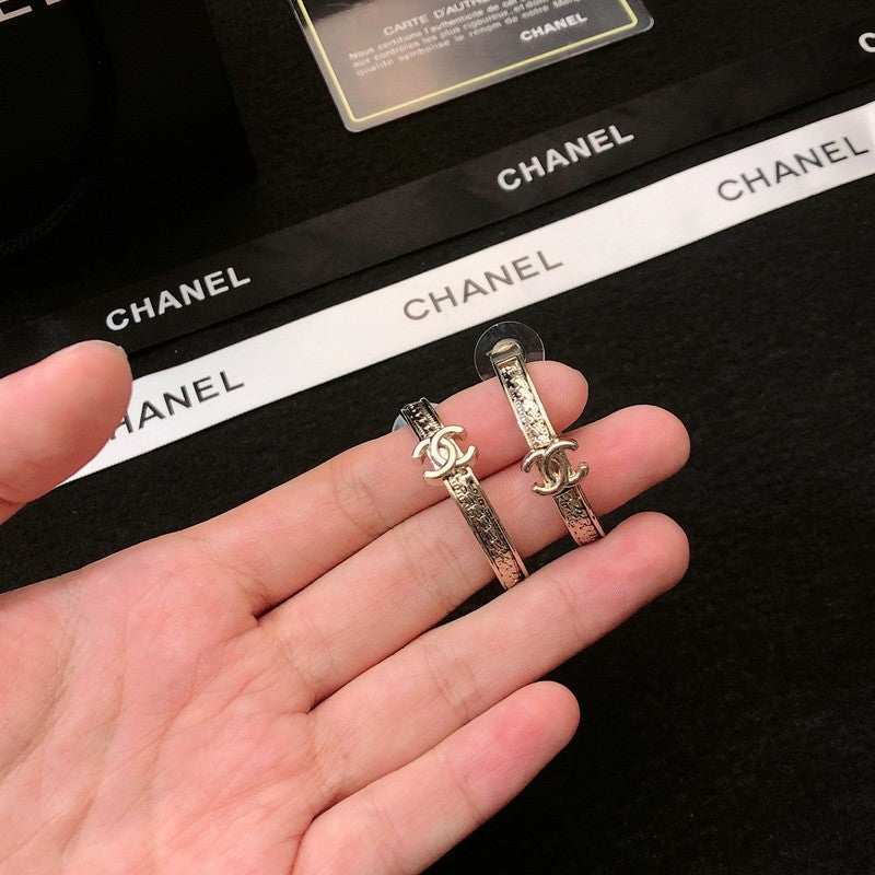 18K Chanel Circle Earrings