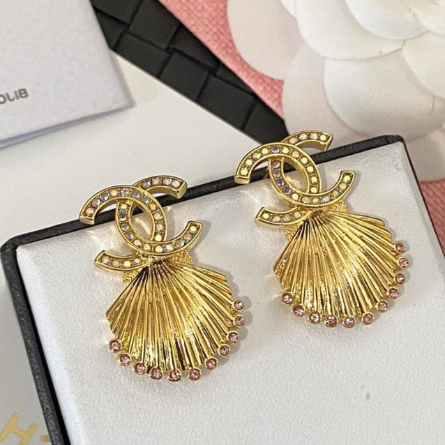 18K Chanel Shell Pendant Earrings