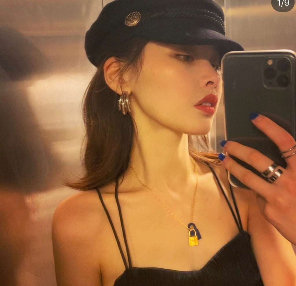 18K O'Kelly Black Pendant Hermès Necklace