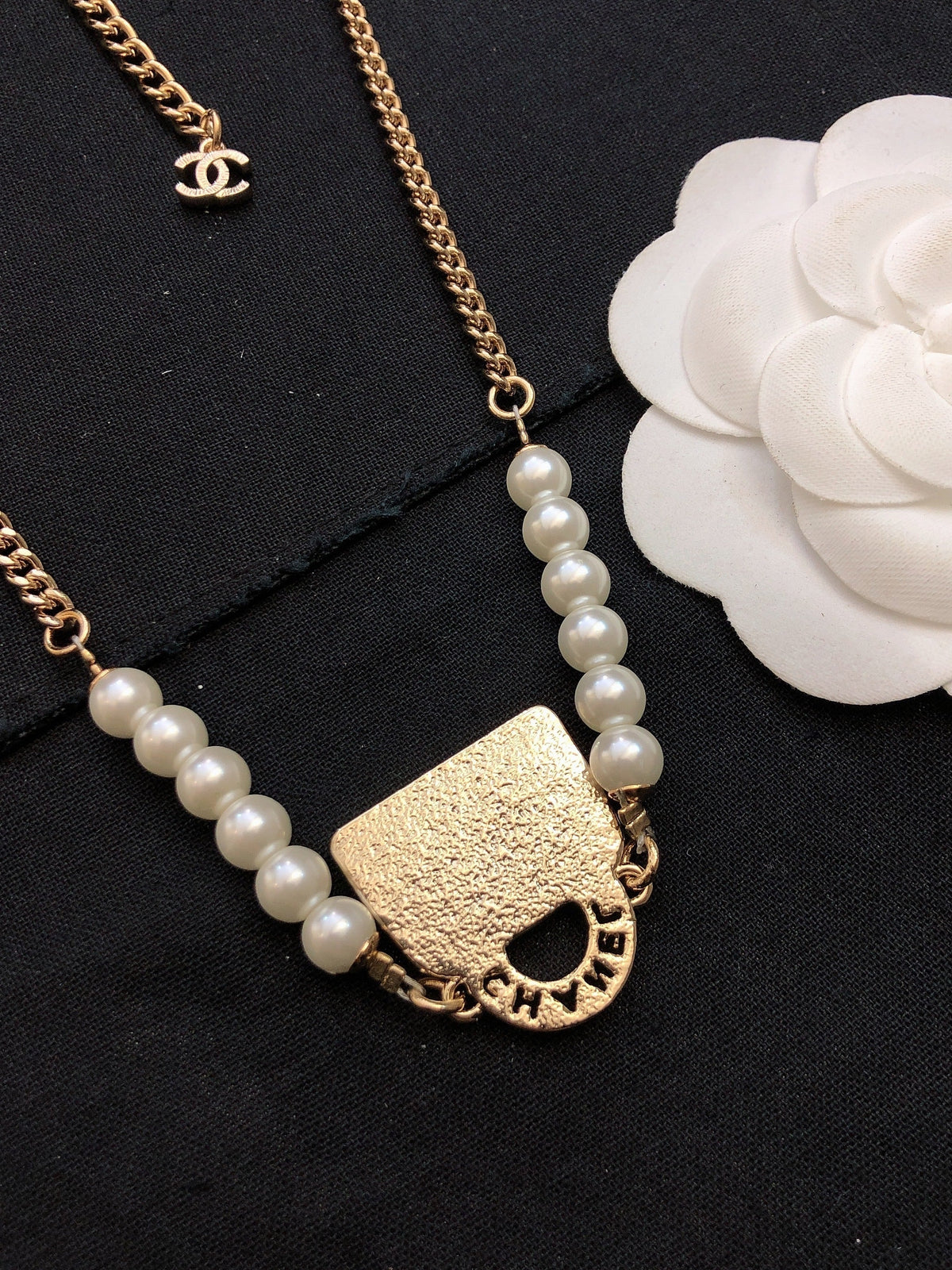18K Chanel Pearls Bag Pendant Necklace