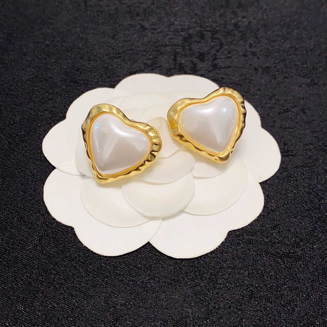 18K Chanel Heart Pearl Earrings