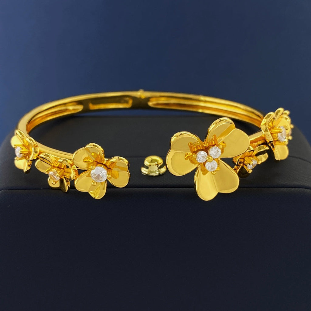 18K Van Cleef & Arpels Frivole Seven Flowers Bracelet