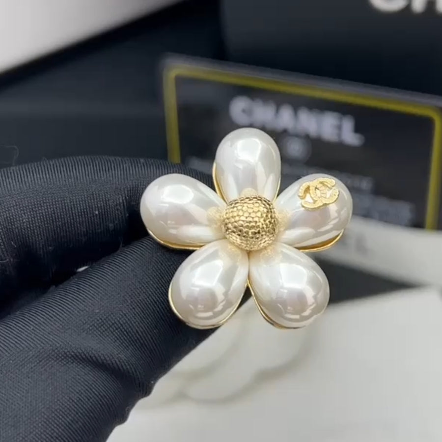 18K Chanel Pearls Brooch