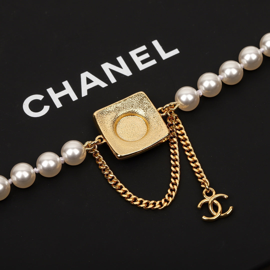 18K Chanel Pearls Choker Necklace