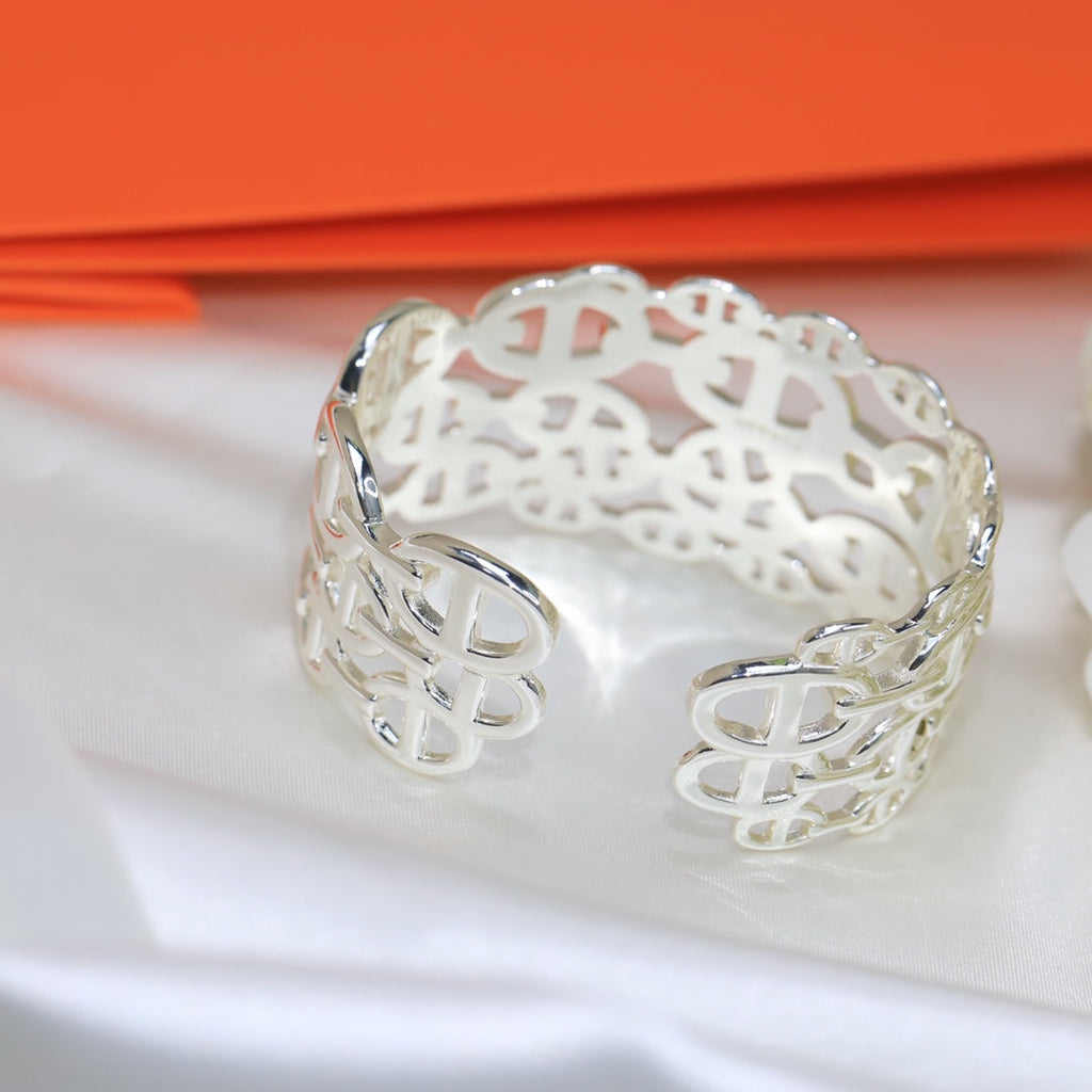 18K Chaine D'Ancre Wide Cutwork Hermès Bracelet