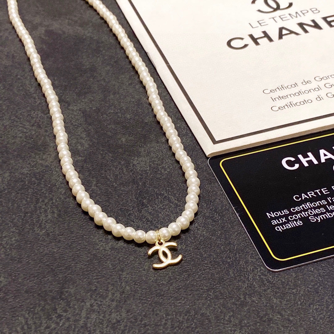 18K Chanel Pearls Choker Necklace