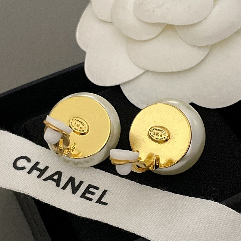 18K Chanel Pearl Gold Round Earrings