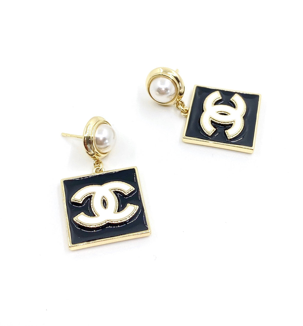 18K Chanel Square Pearl Pendant Earrings