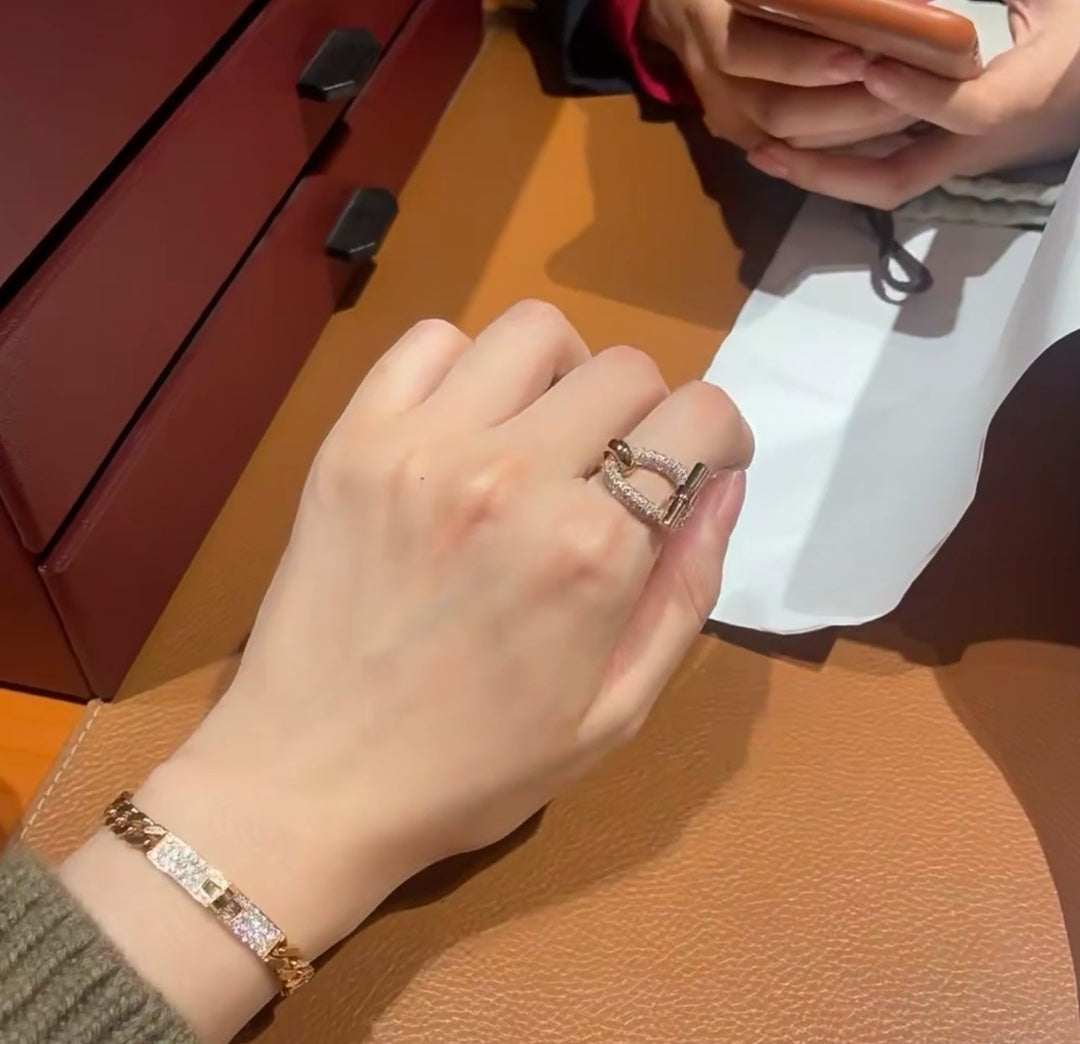 18K Adage Hermès Ring