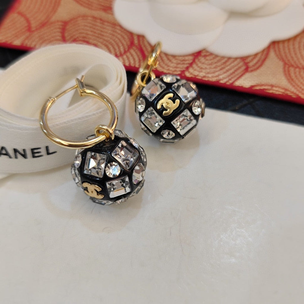 18K Chanel Round Crystals Earrings