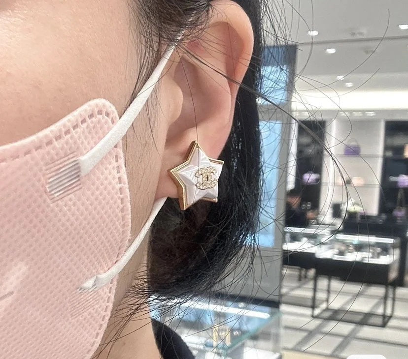 18K Chanel Star Pearl Earrings