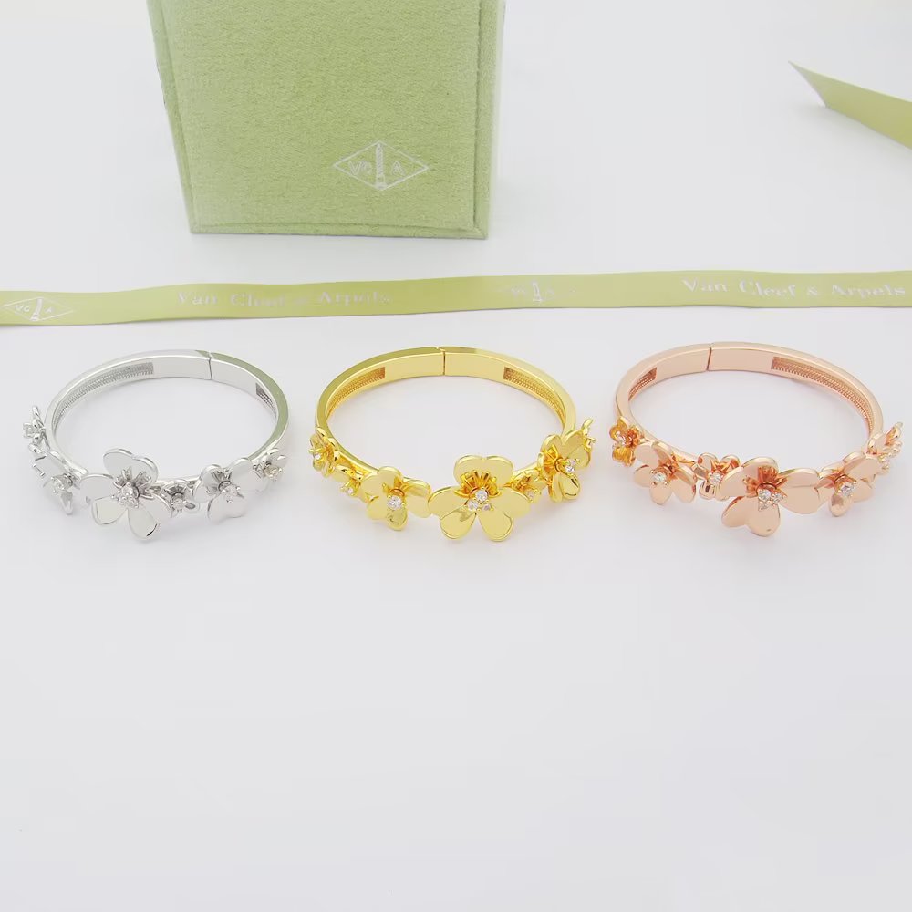 18K Van Cleef & Arpels Frivole Seven Flowers Bracelet