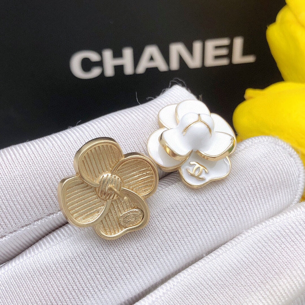 18K Chanel Flower Pearl Earrings