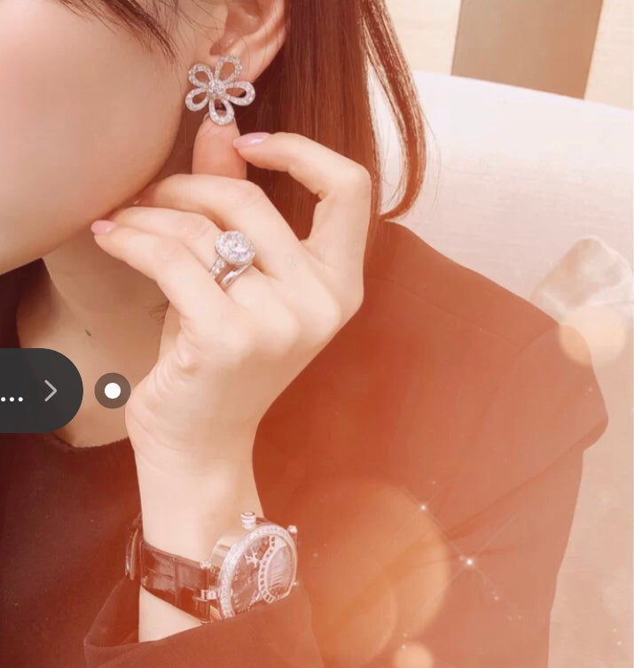 18k Van Cleef & Arpels Flowerlace Earrings