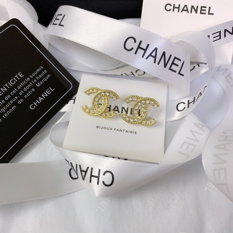 18K Chanel Pearls Earrings