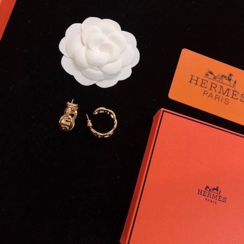 18K Chaine D'Ancre Enchainee Hermès Earrings