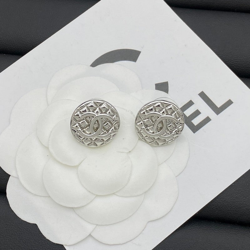 18K Chanel Round White Gold Earrings