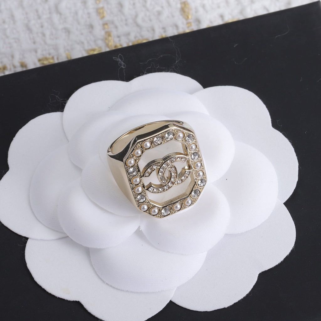 18K Chanel Diamonds Ring
