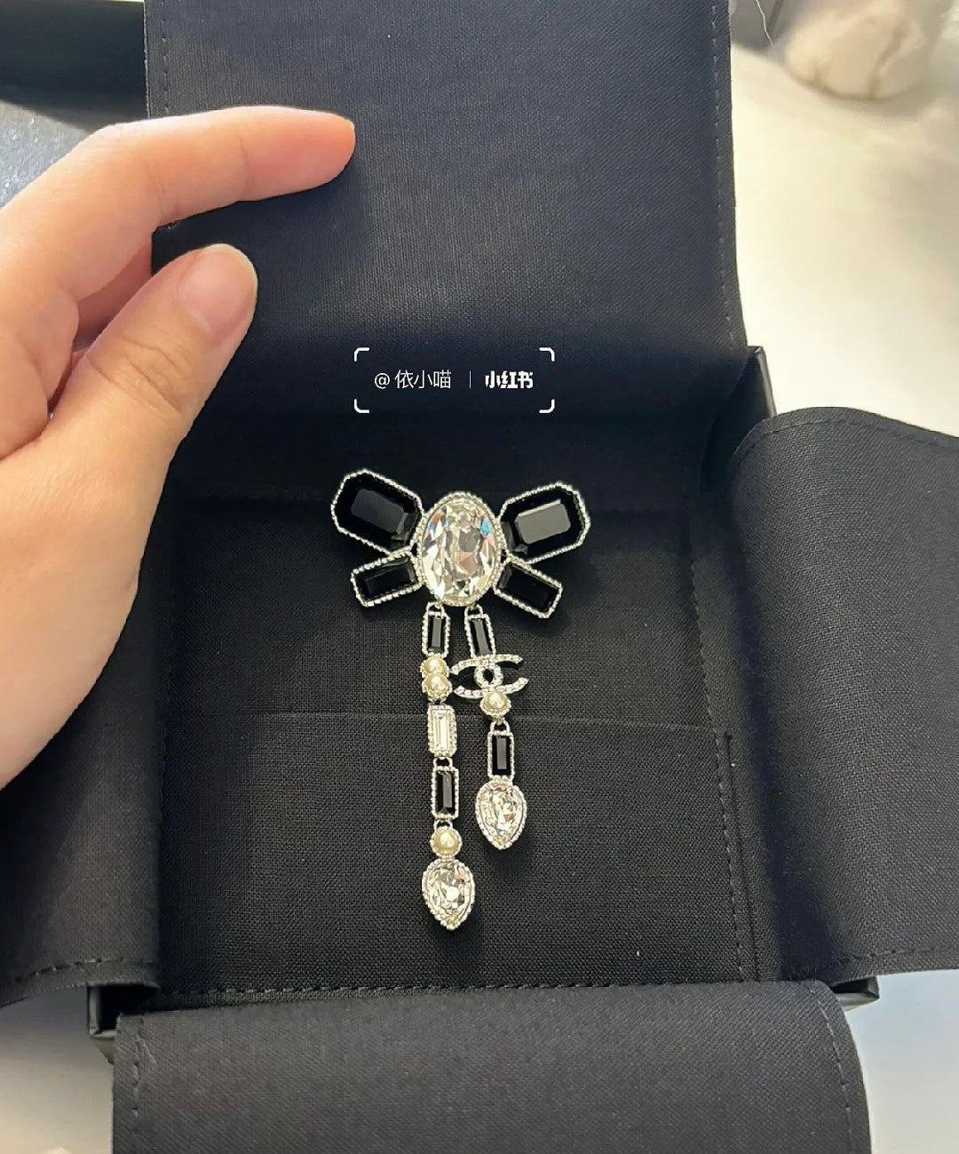 18K Chanel Bow Tie Crystals Brooch