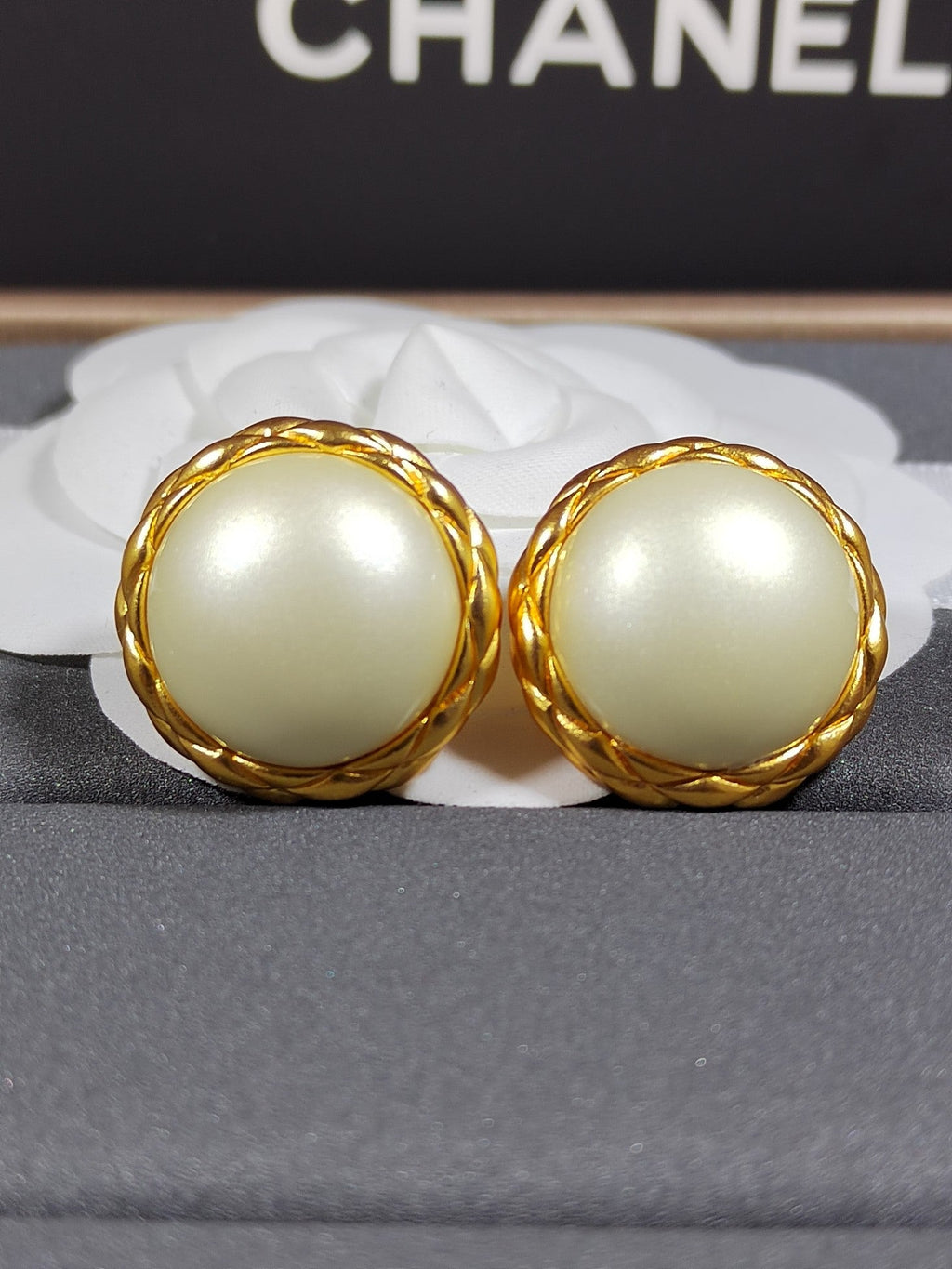 18K Chanel Round Pearl Earrings