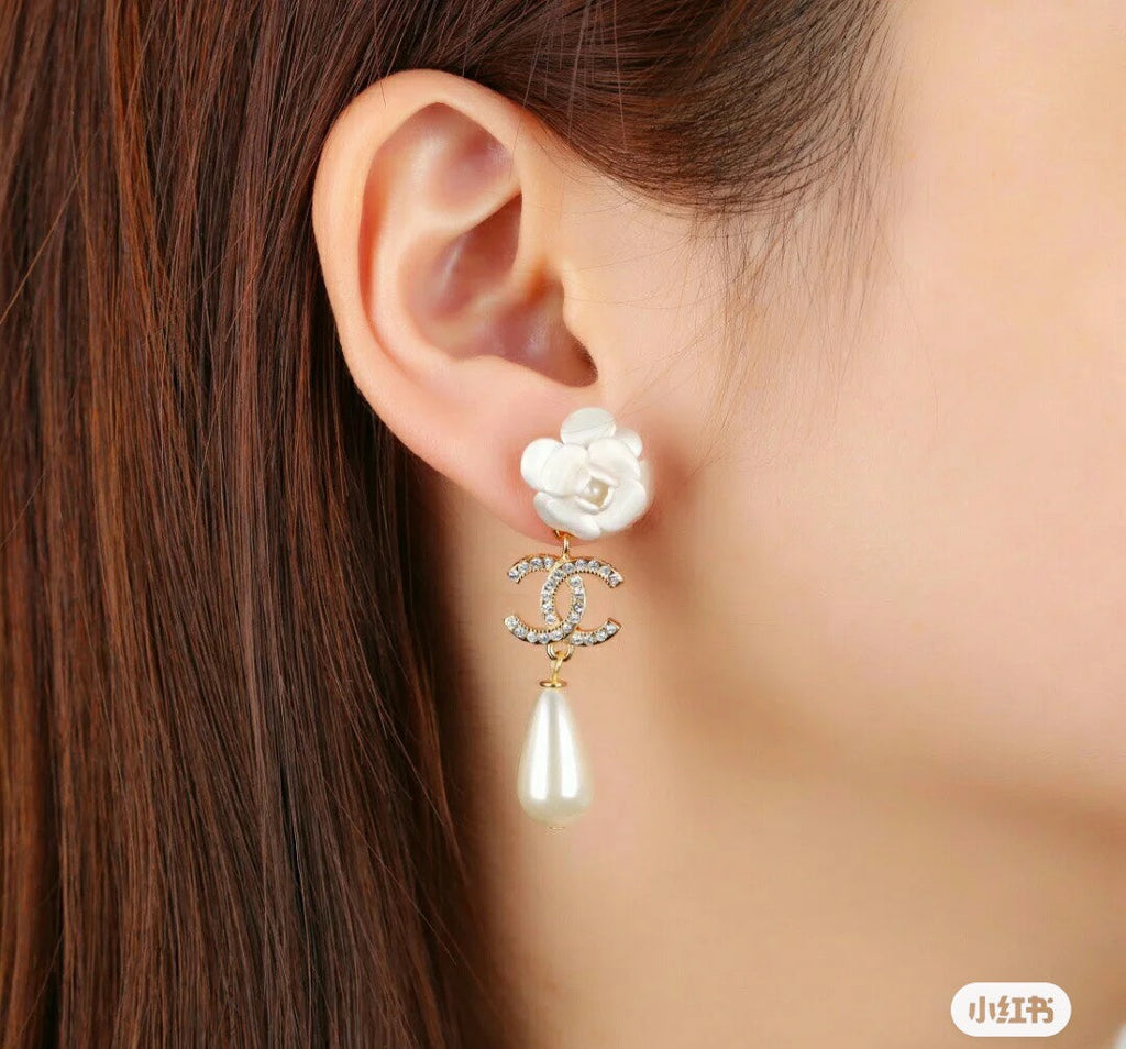 18K Chanel Flower Pearl Earrings
