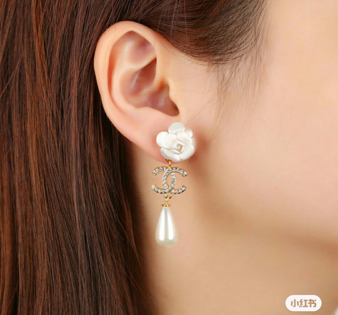 18K Chanel Flower Pearl Earrings