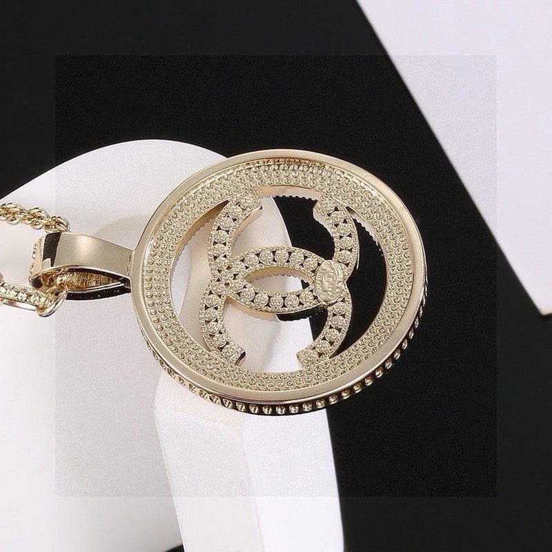 18K Chanel Pearl Round Gold Necklace