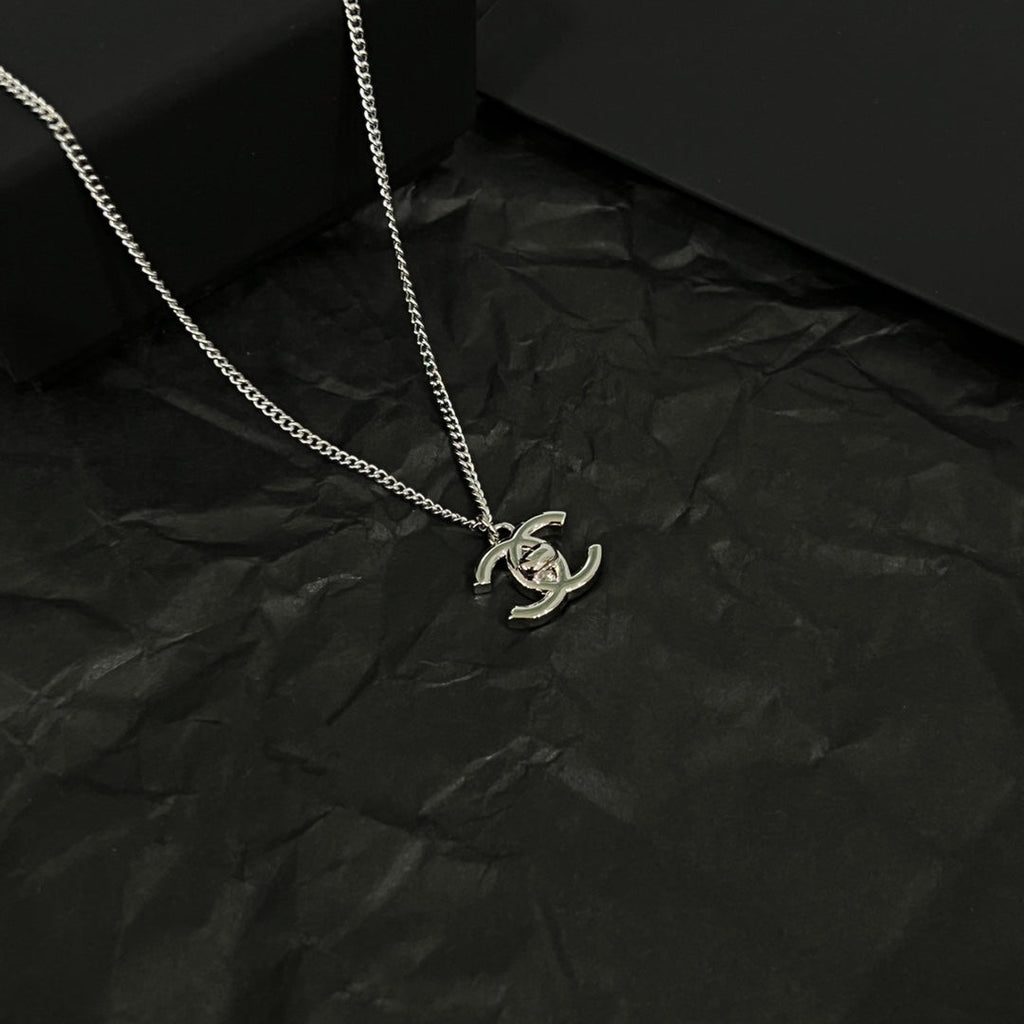 18K Chanel Vintage Necklace