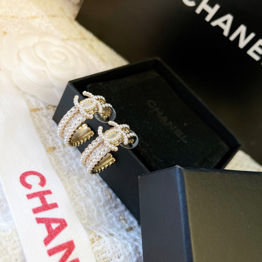 18K Chanel Pearls Earrings