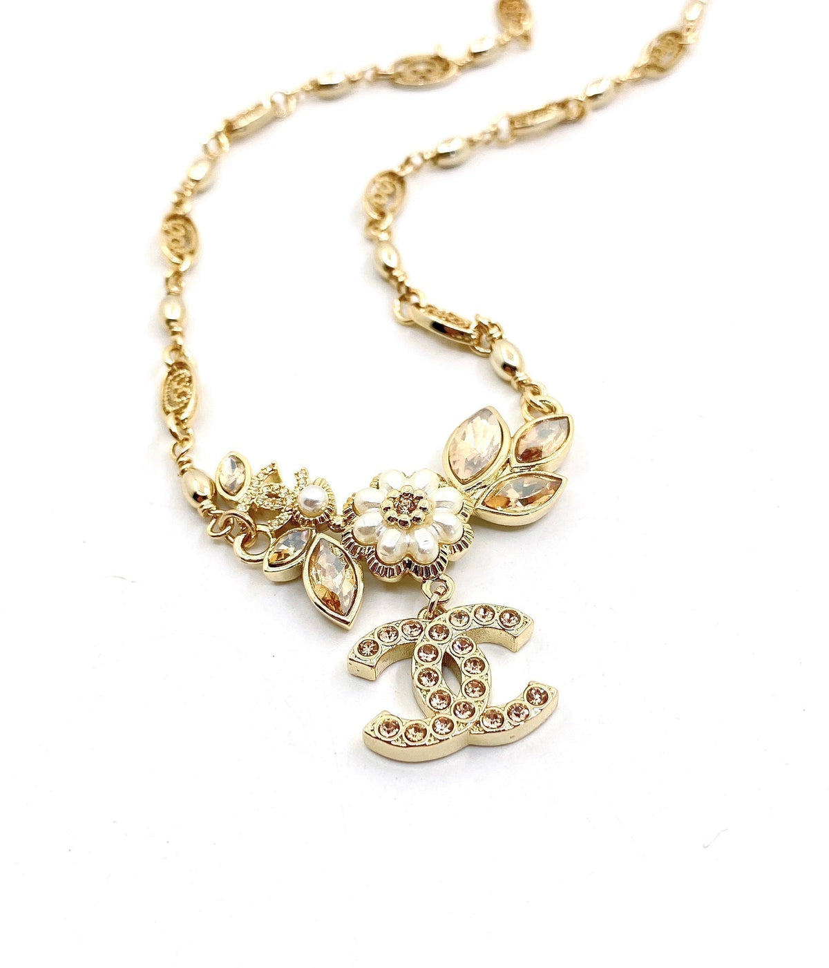 18K Chanel Flowers Diamonds Necklace