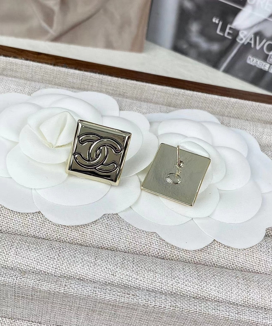 18K Chanel Smooth Block Earrings