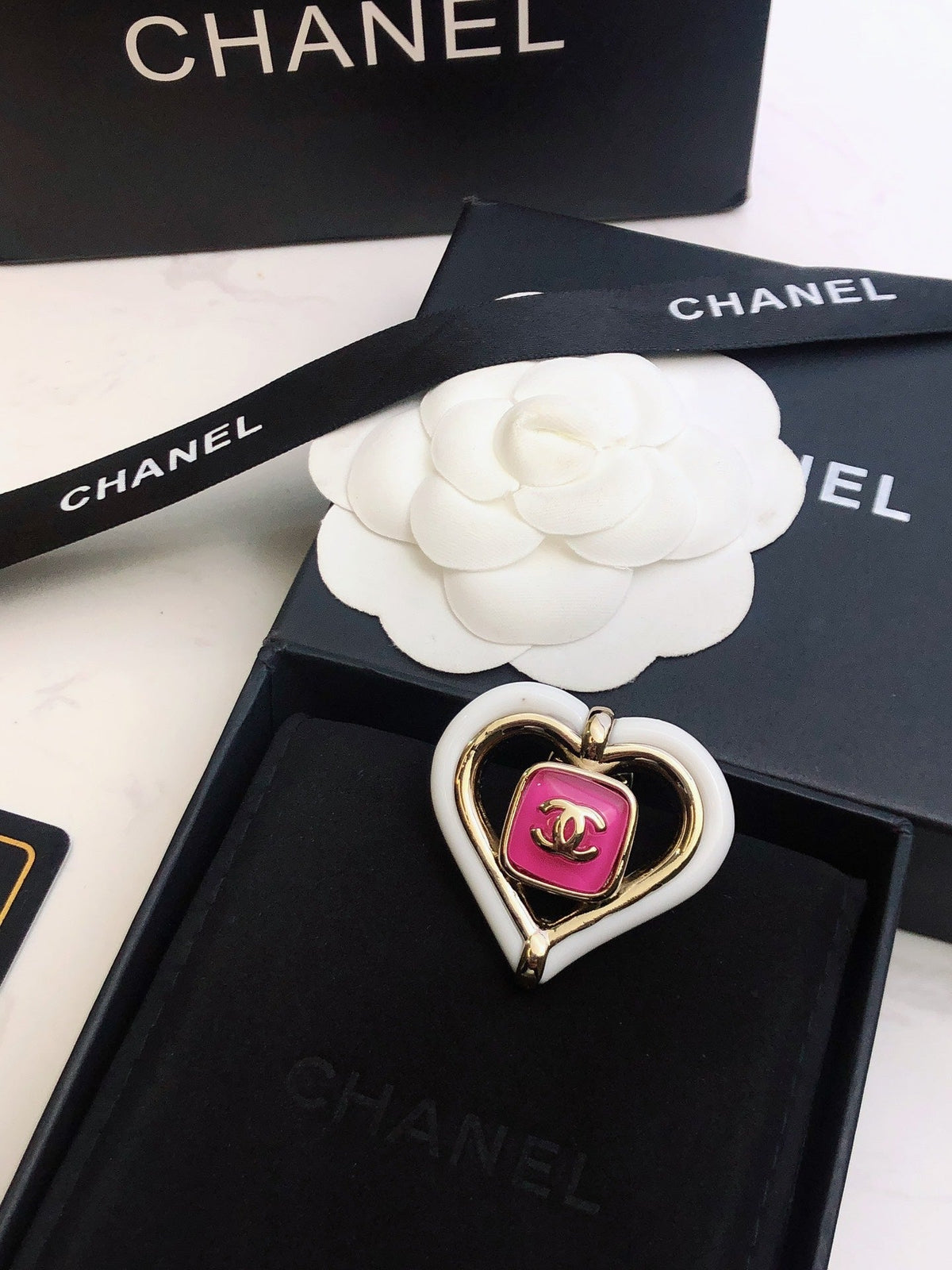 18K Chanel Heart Brooch