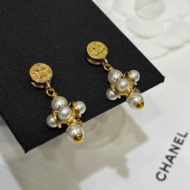18K Chanel Grape Pearl Gold Earrings