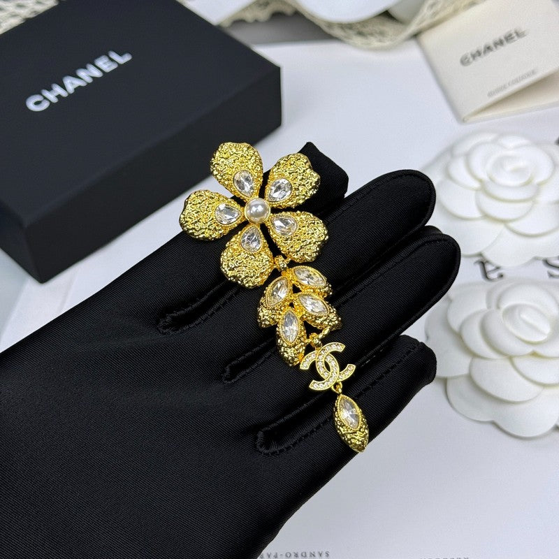18K Chanel 26C Flower Crystal Drop Gold Brooch