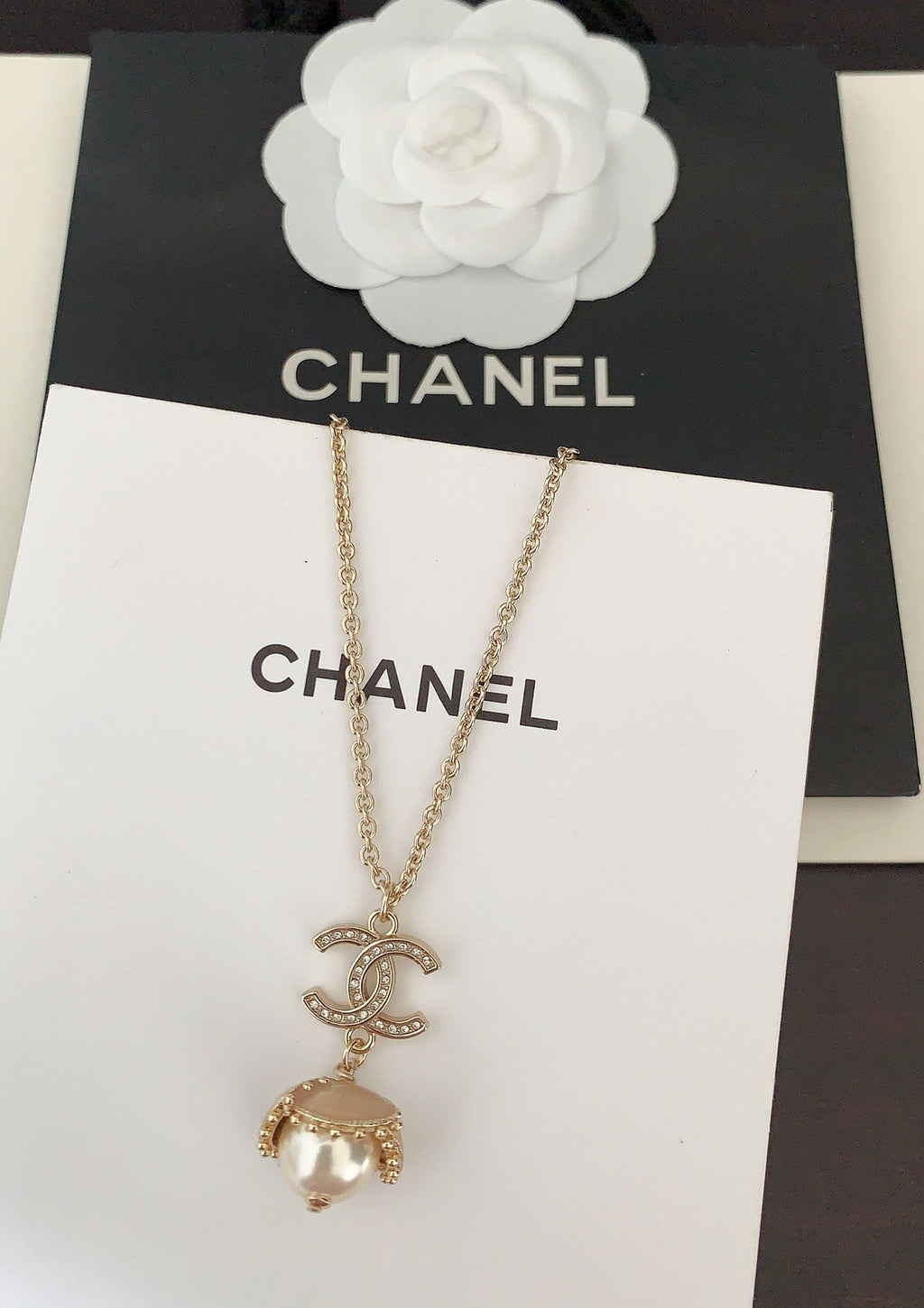 18K Chanel Pearls Flower Necklace