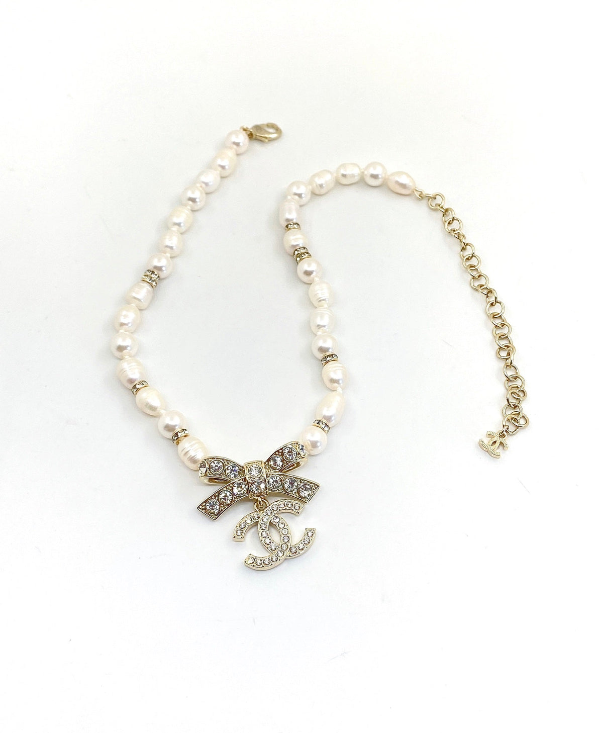 18K Chanel Bow Tie Diamonds Necklace