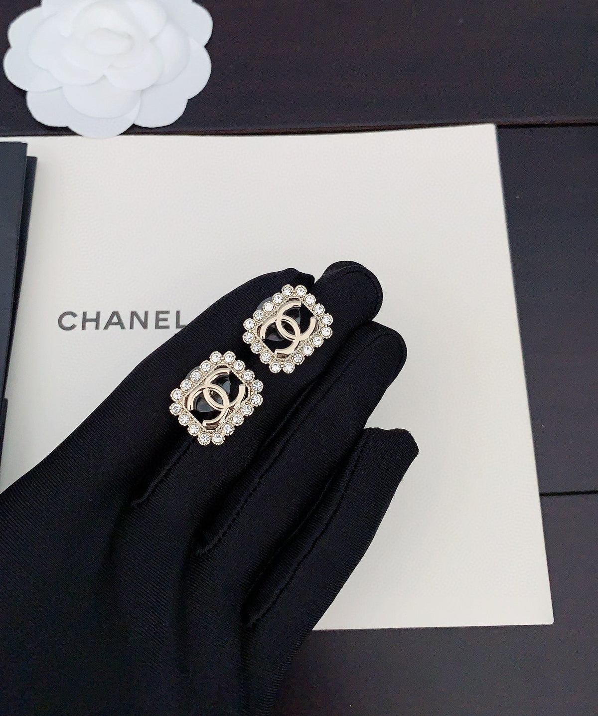 18K Chanel Square Pearls Earrings